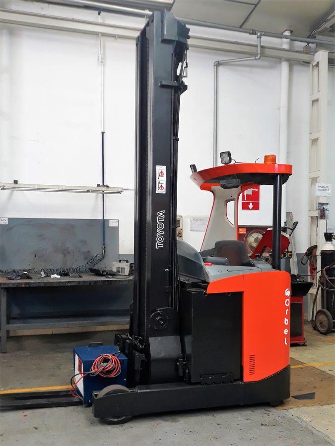 Indoor machinery-> Retractable Forklift: BT RRE 160  8500€