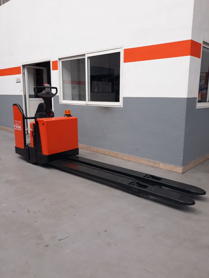 Indoor machinery-> Electric pallet truck: BT LPE200/8  3000€