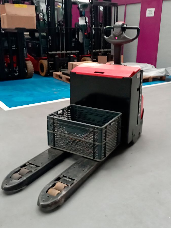 Indoor machinery-> Electric pallet truck: BT LWE200 