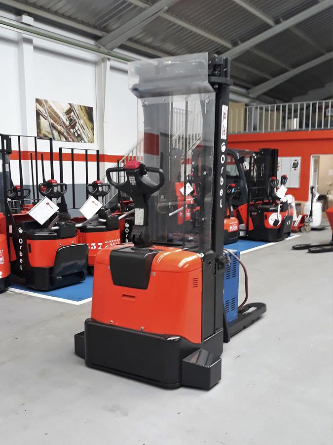 Indoor machinery-> Stacker: BT SPE160  7500€