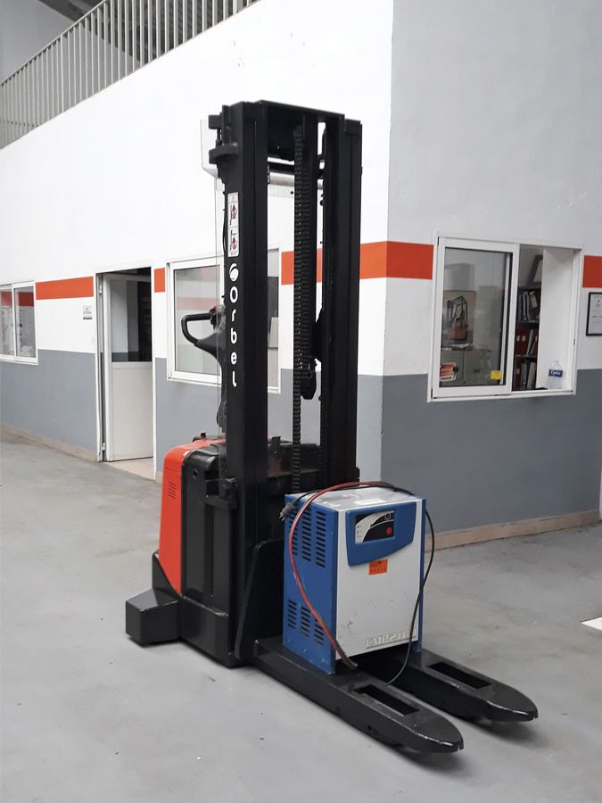 Indoor machinery-> Stacker: BT SPE160  7500€